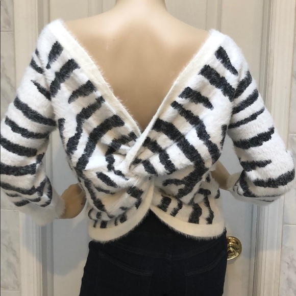 Zebra Open V-Neck Back Roll Knot Chic Sweater - Picture 4 of 8